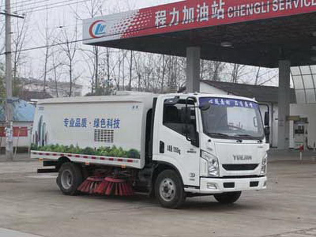 依维柯扫路车