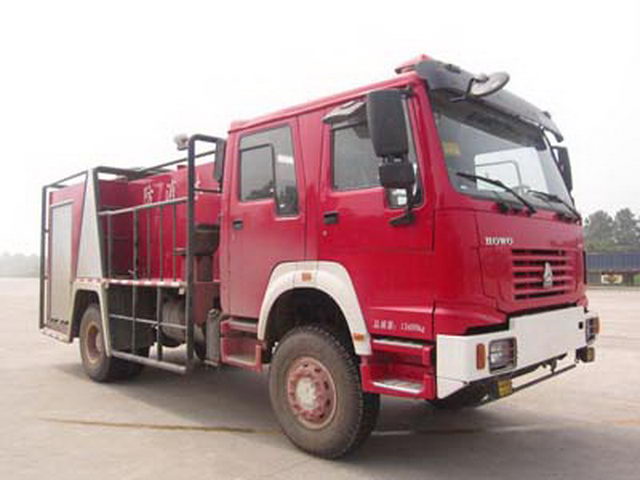 重汽豪沃森林消防车