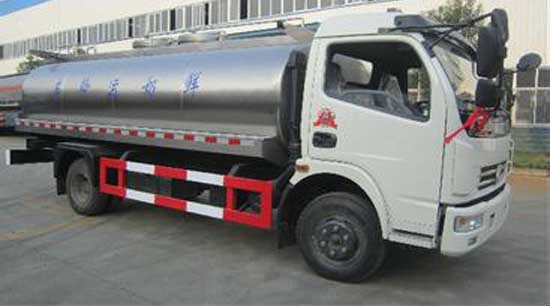 国五8吨多利卡鲜奶运输车